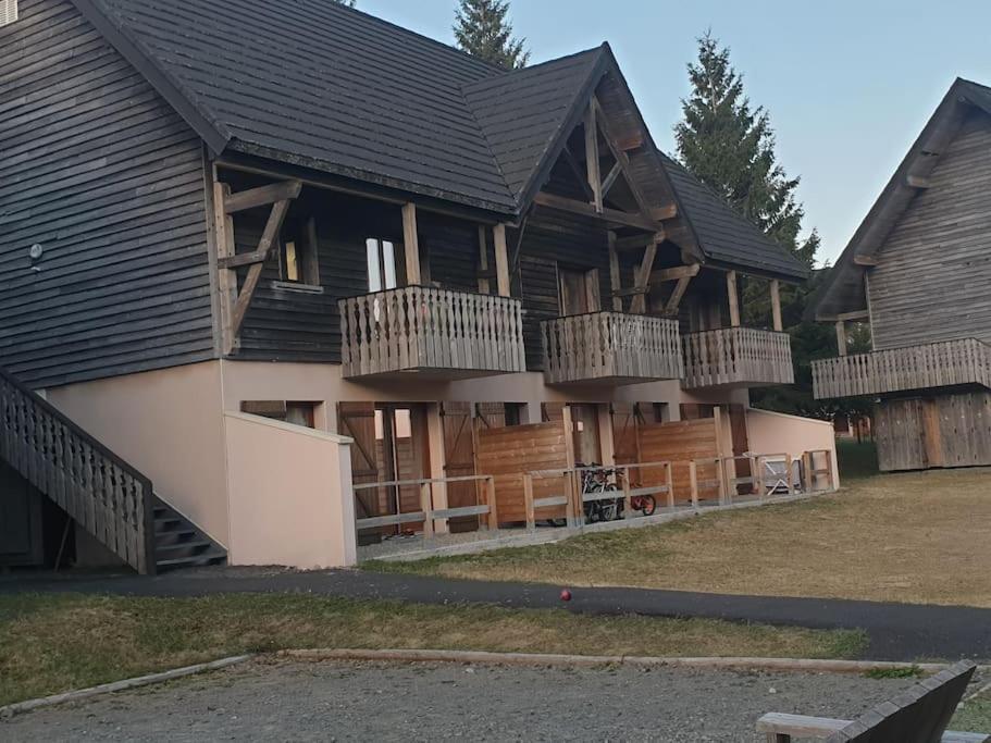 Chalet Emma Appartement Tout Equipe Et Refait A Neuf Dans Une Residence 3 Etoiles Besse-et-Saint-Anastaise Extérieur photo